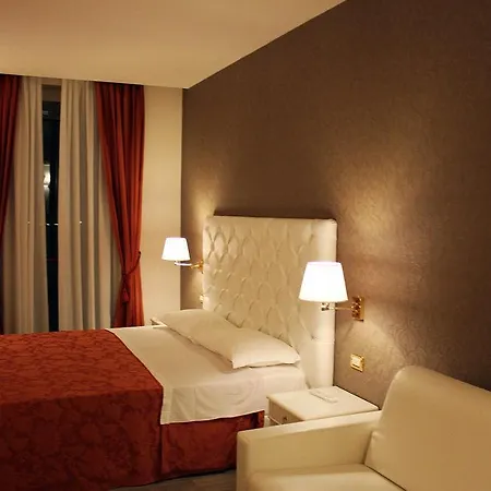 Palazzo - Nuova Gestione 3* Recanati